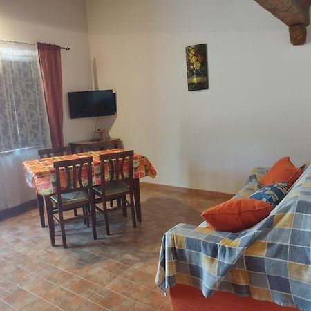 Agriturismo Le Cascine Castel di Tora Eksteriør bilde