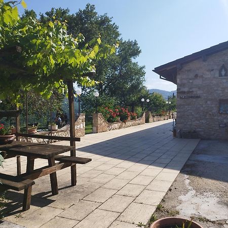 Agriturismo Le Cascine Castel di Tora Eksteriør bilde