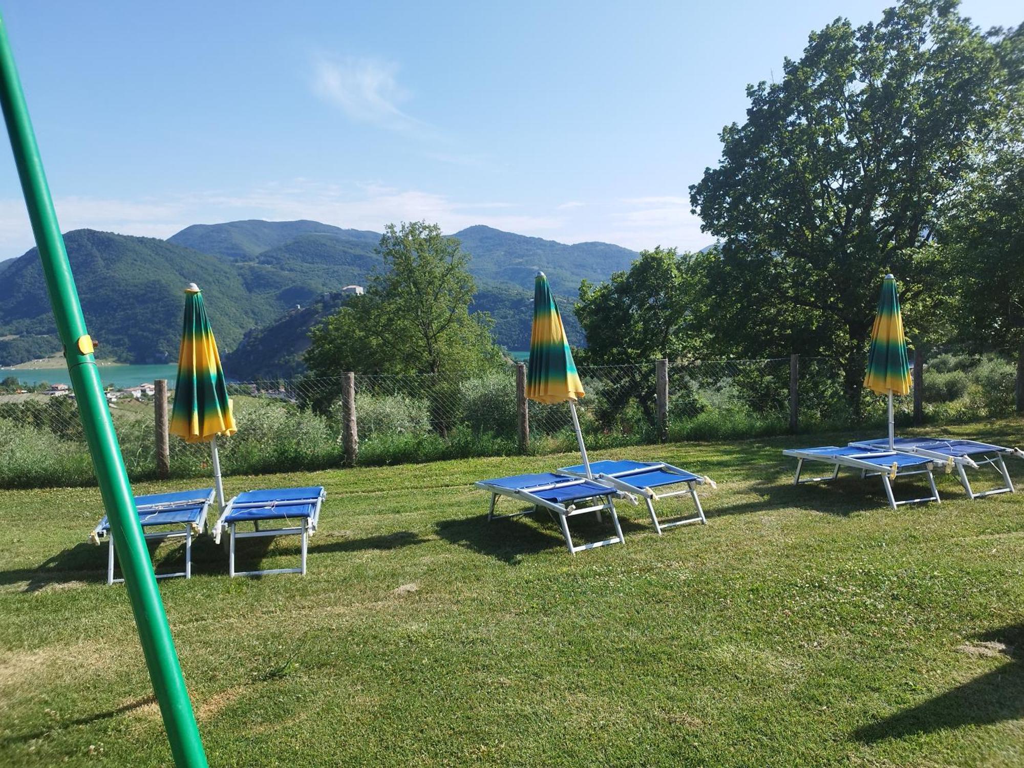 Agriturismo Le Cascine Castel di Tora Eksteriør bilde