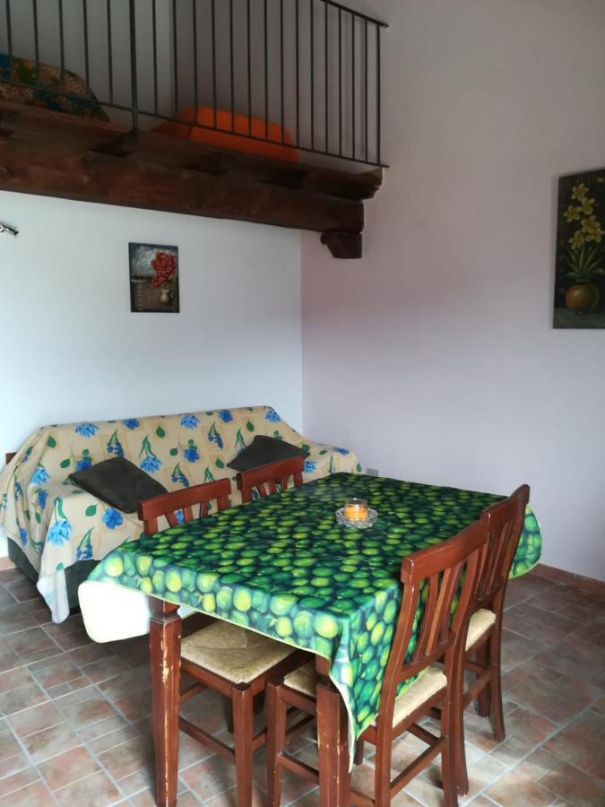 Agriturismo Le Cascine Castel di Tora Eksteriør bilde