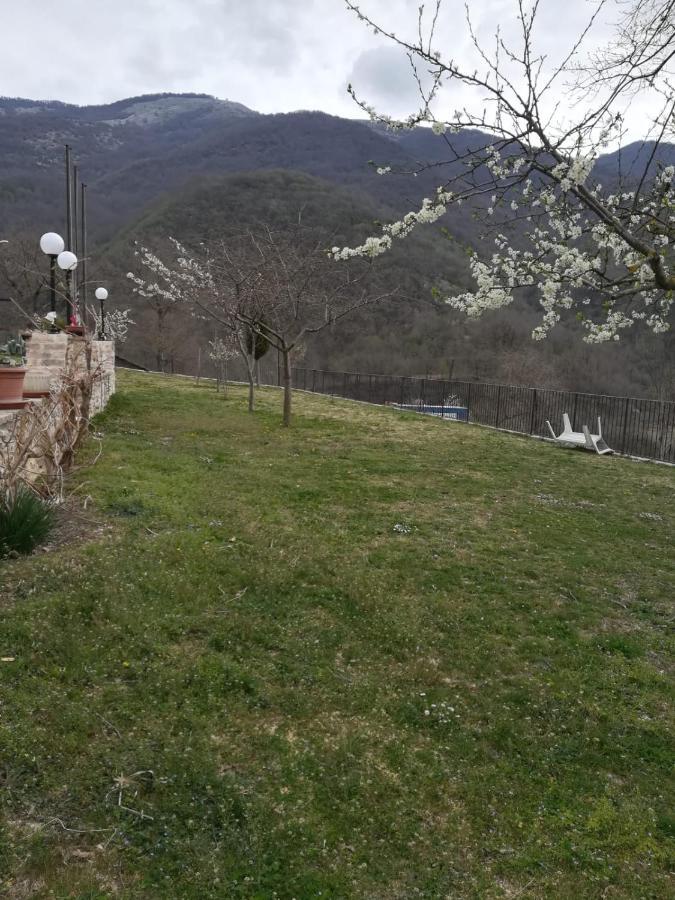 Agriturismo Le Cascine Castel di Tora Eksteriør bilde