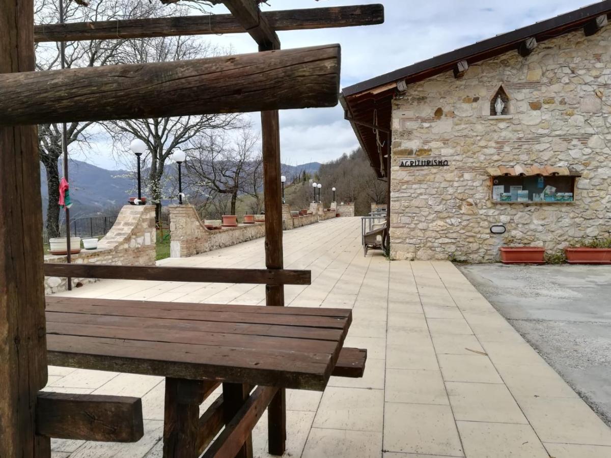 Agriturismo Le Cascine Castel di Tora Eksteriør bilde