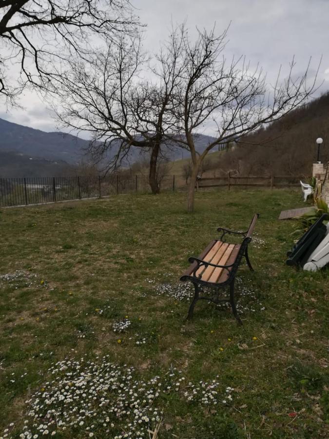 Agriturismo Le Cascine Castel di Tora Eksteriør bilde